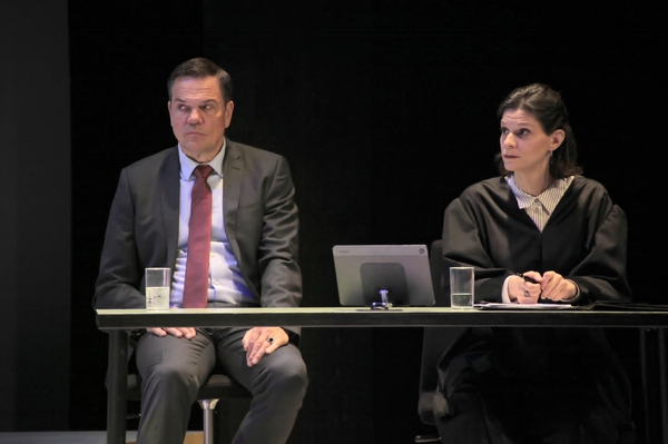 Kathrin Hanak / Sie sagt. Er sagt.