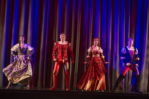 Kathrin Hanak / KISS ME, KATE!, "Lois Lane/Bianca" (mit Stefan Reil, Cornelia Löhr und Thilo Andersson) / Theater Hof