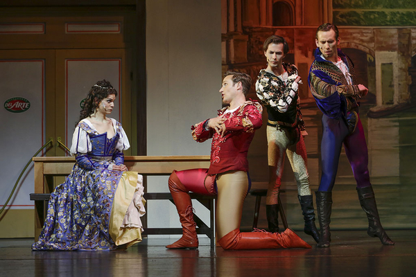 Kathrin Hanak / KISS ME, KATE!, "Lois Lane/Bianca" (mit Stefan Reil, Edward Roland Serban und Lucas Correa) / Theater Hof