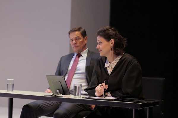 Kathrin Hanak / Sie sagt. Er sagt.